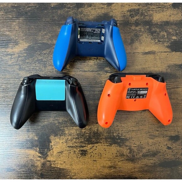 Lot of 3 Microsoft Xbox One Controllers – For Parts or Repair (Untested) - Picture 2 of 11